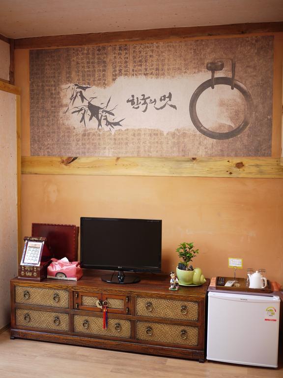 Haemil Hanok Guesthouse Сеул Номер фото