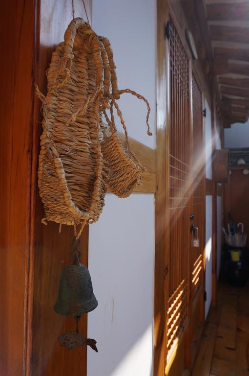 Haemil Hanok Guesthouse Сеул Экстерьер фото