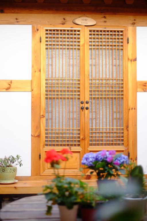 Haemil Hanok Guesthouse Сеул Экстерьер фото