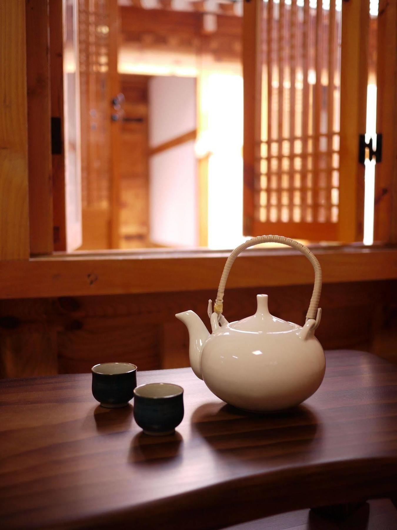 Haemil Hanok Guesthouse Сеул Экстерьер фото