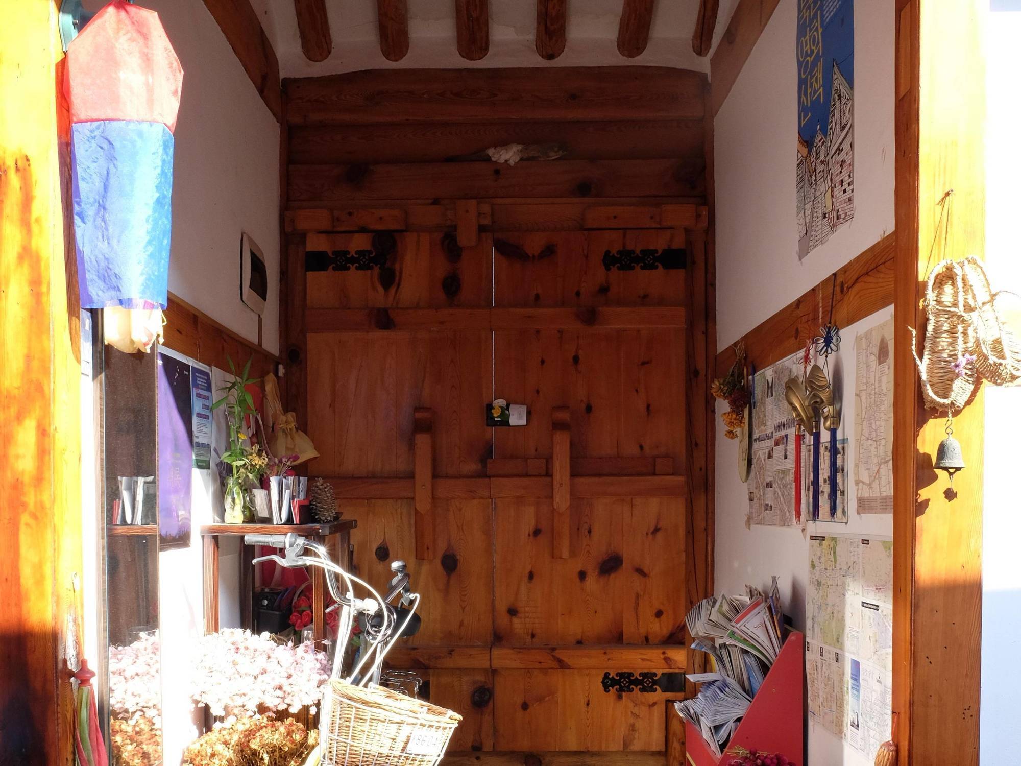 Haemil Hanok Guesthouse Сеул Экстерьер фото