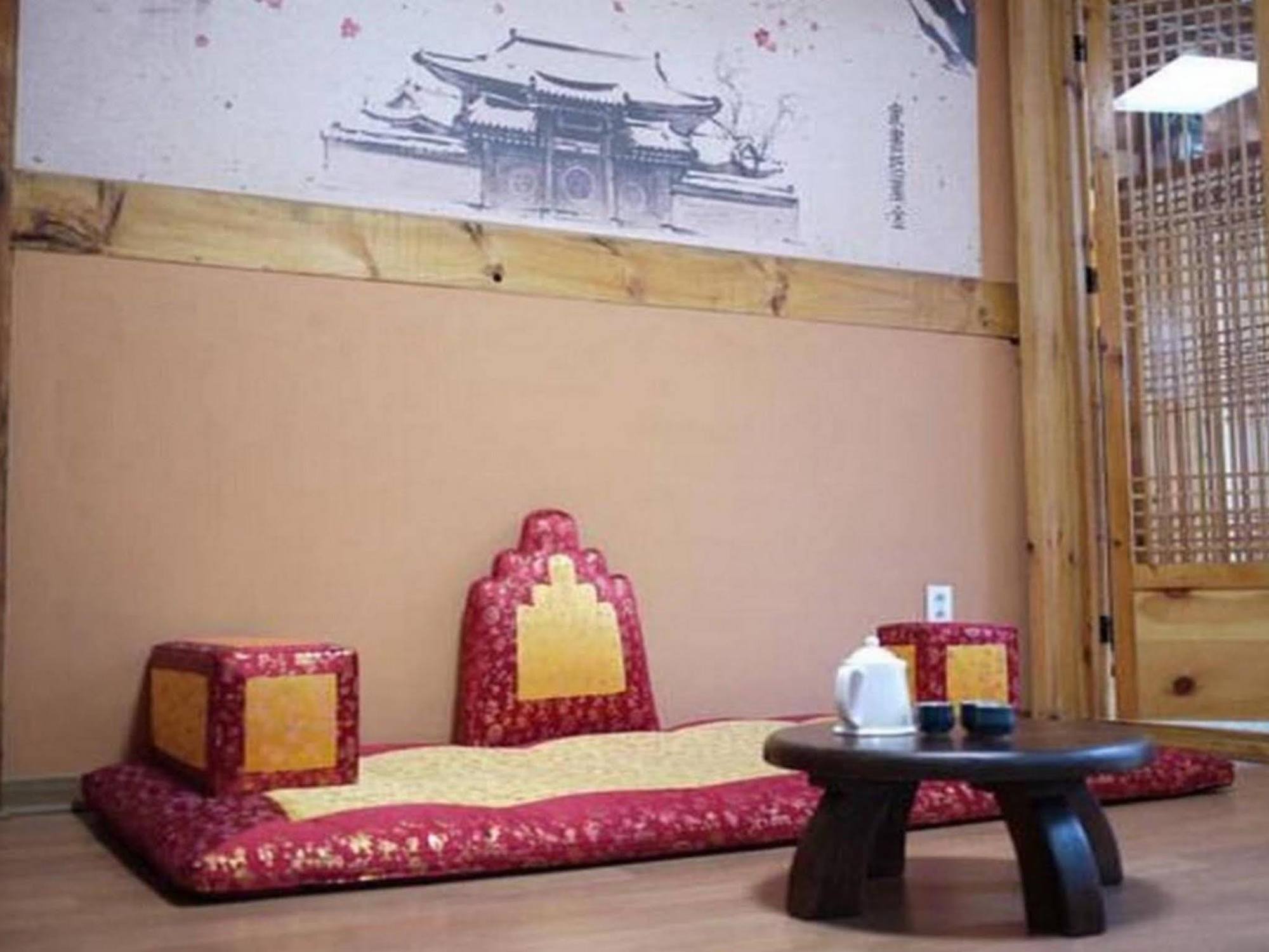 Haemil Hanok Guesthouse Сеул Экстерьер фото