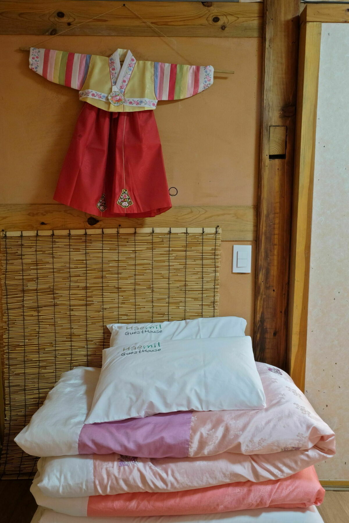 Haemil Hanok Guesthouse Сеул Экстерьер фото