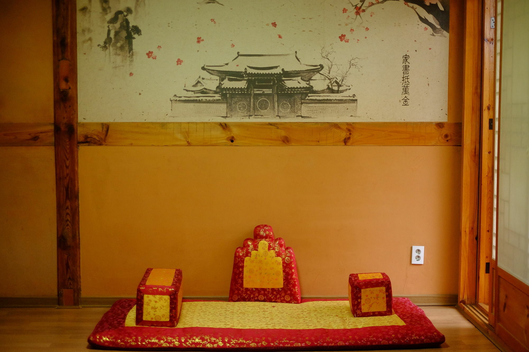 Haemil Hanok Guesthouse Сеул Экстерьер фото