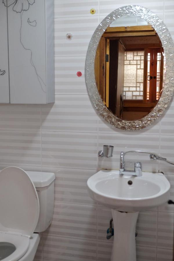 Haemil Hanok Guesthouse Сеул Номер фото